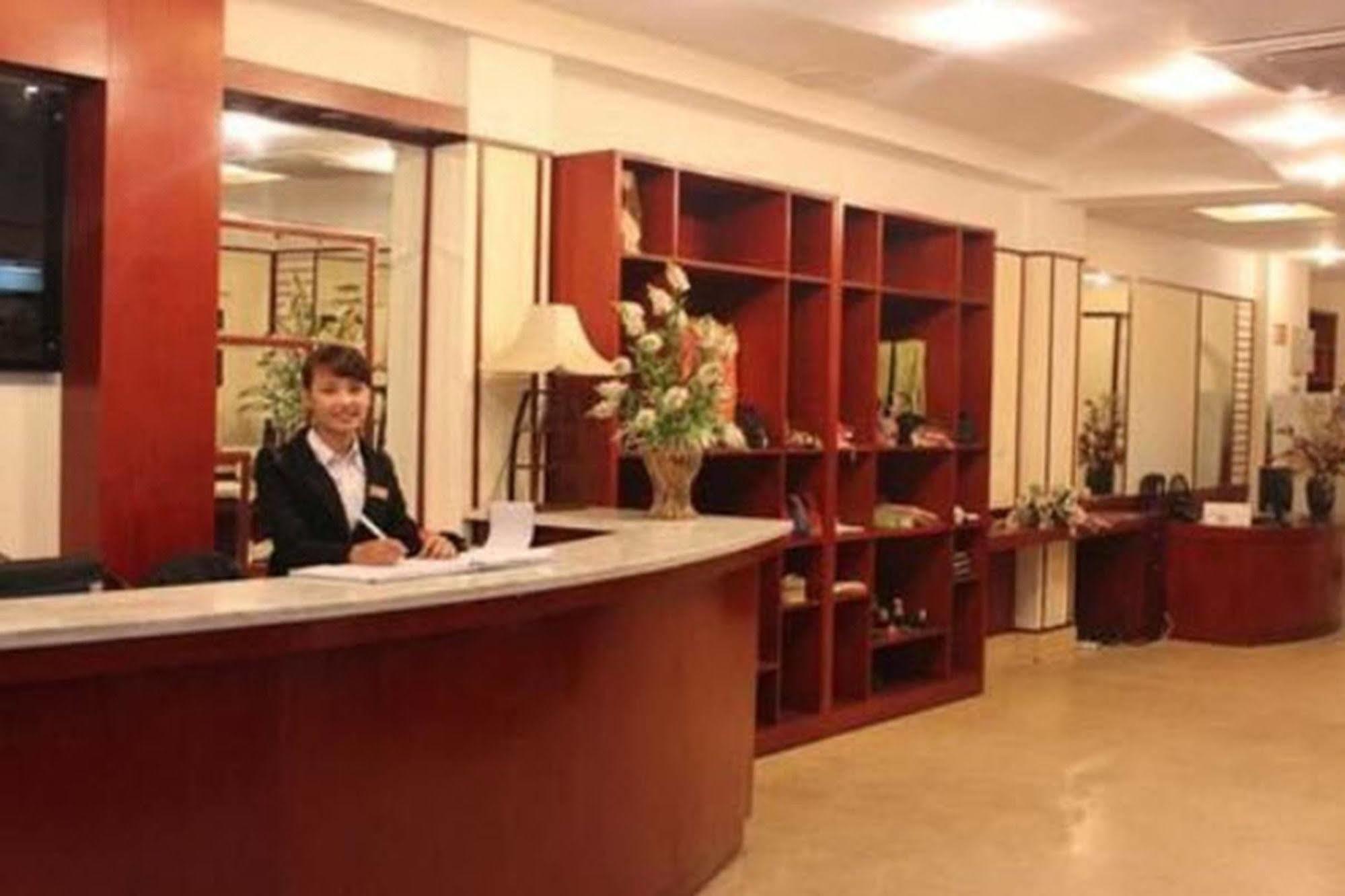 A25 Hotel - 46 Chau Long Hanoi Kültér fotó